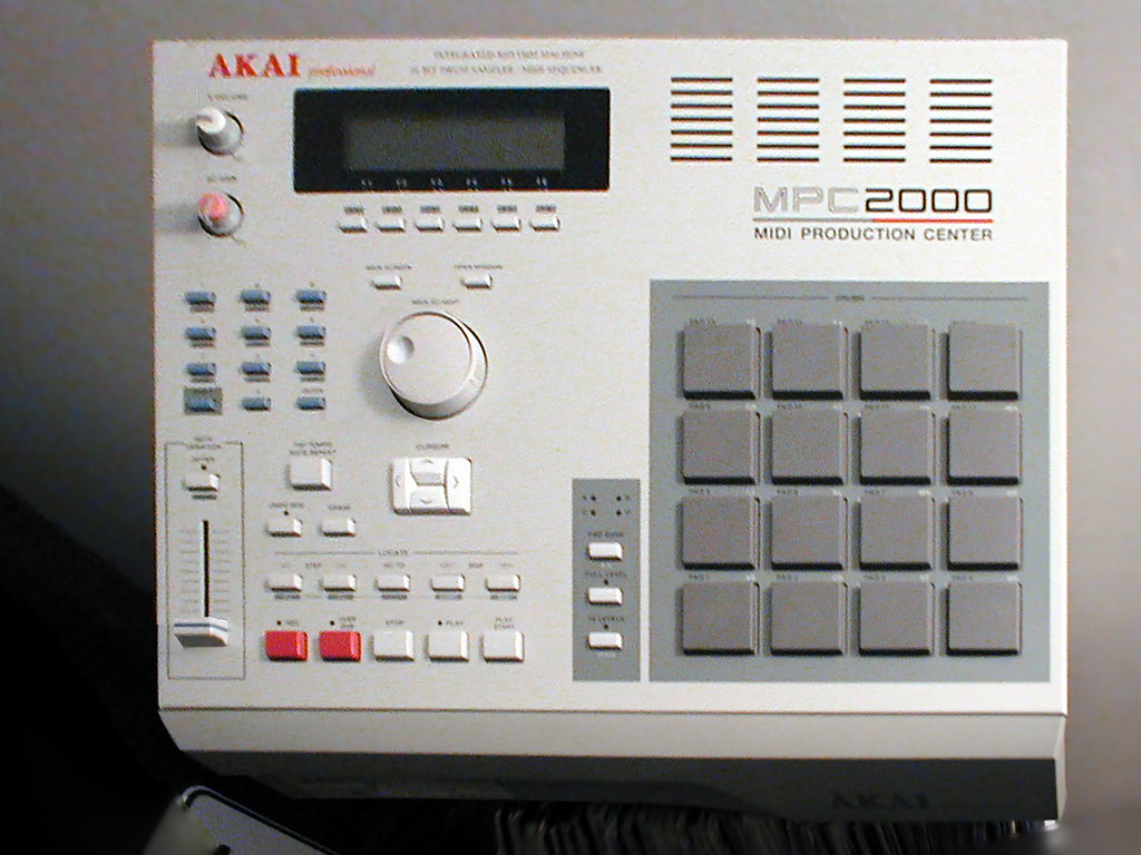 ANNU PRO AUDIO - AKAI MPC 2000 Music Production Sampler / Drum Machine 32MB  (USED)