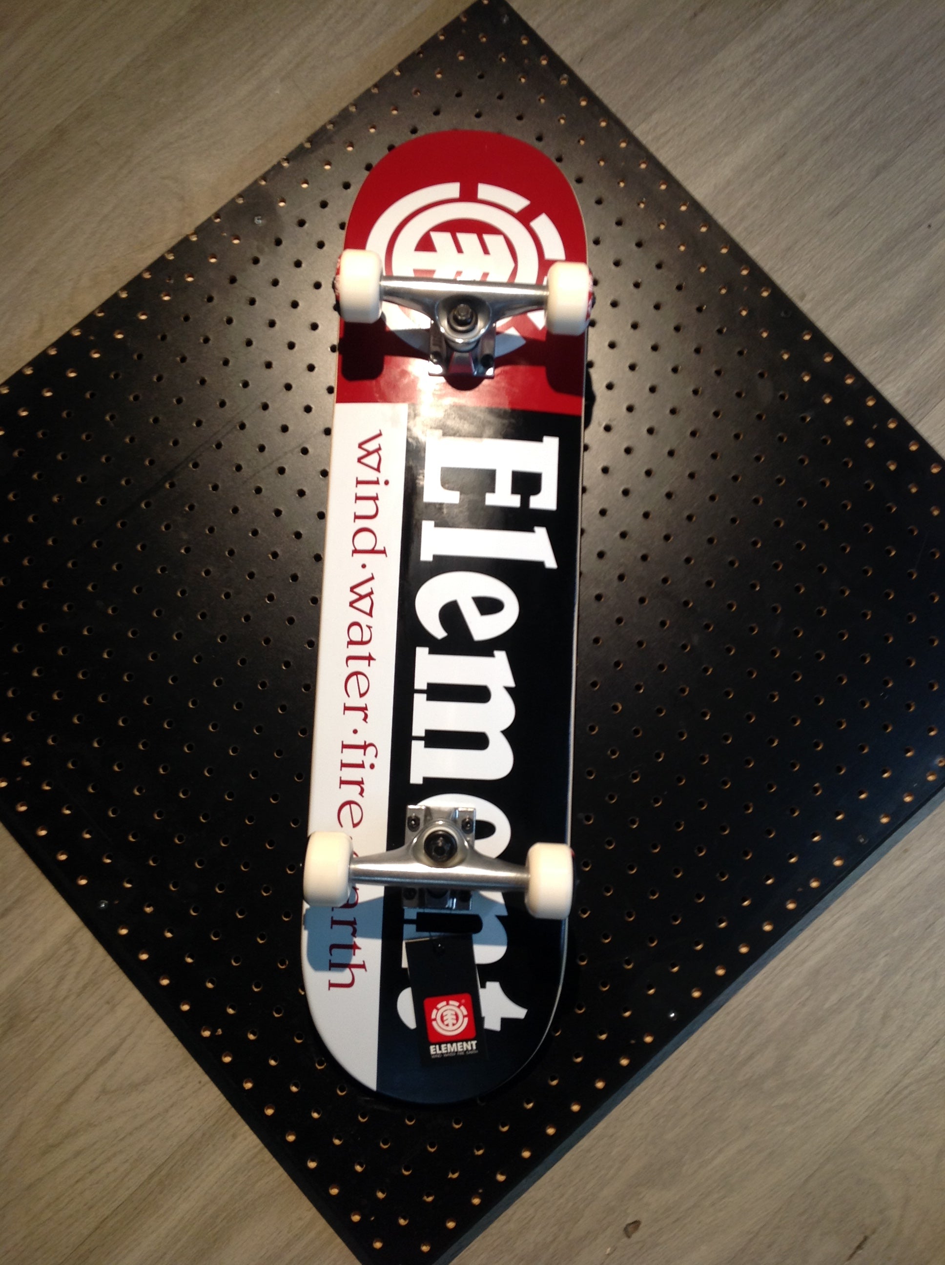 ELEMENT SECTION COMPLETE-8.0 BLK/WHT/RED